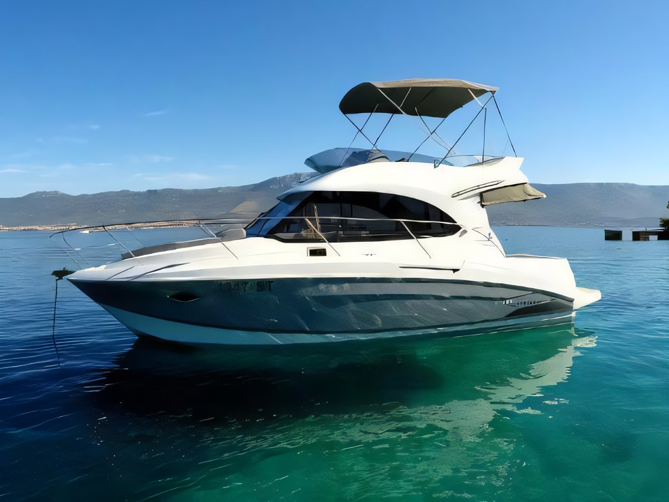 Antares 30 Fly motor boat for charter from Split / Marina Zenta Split sailing area Croatia
