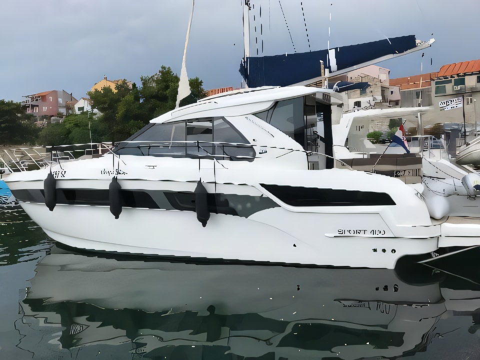 Exterior overview of Bavaria 400 Coupe motor boat for charter from Sibenik Marina Mandalina in the Sibenik sailing area Croatia
