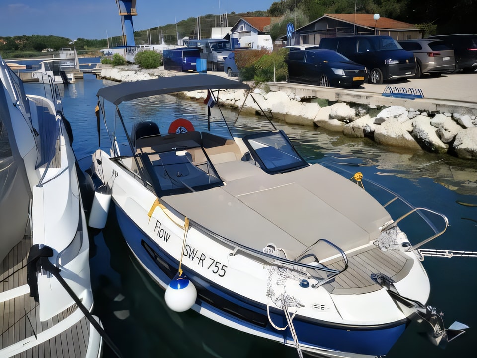 Quicksilver Activ 755 motor boat for charter from Pula / Tehnomont Marina Veruda Istria / Kvarner sailing area Croatia