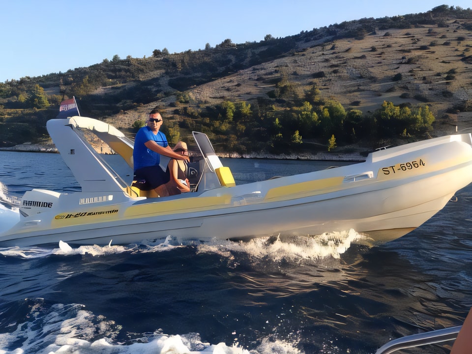 Exterior overview of Baracuda 20 motor boat for charter from Trogir PSU Banj in the Split sailing area Croatia