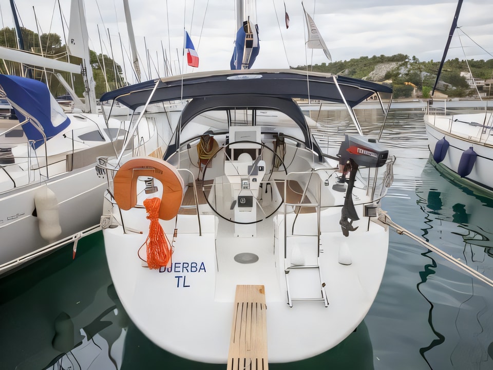 Harmony 38 sailing yacht