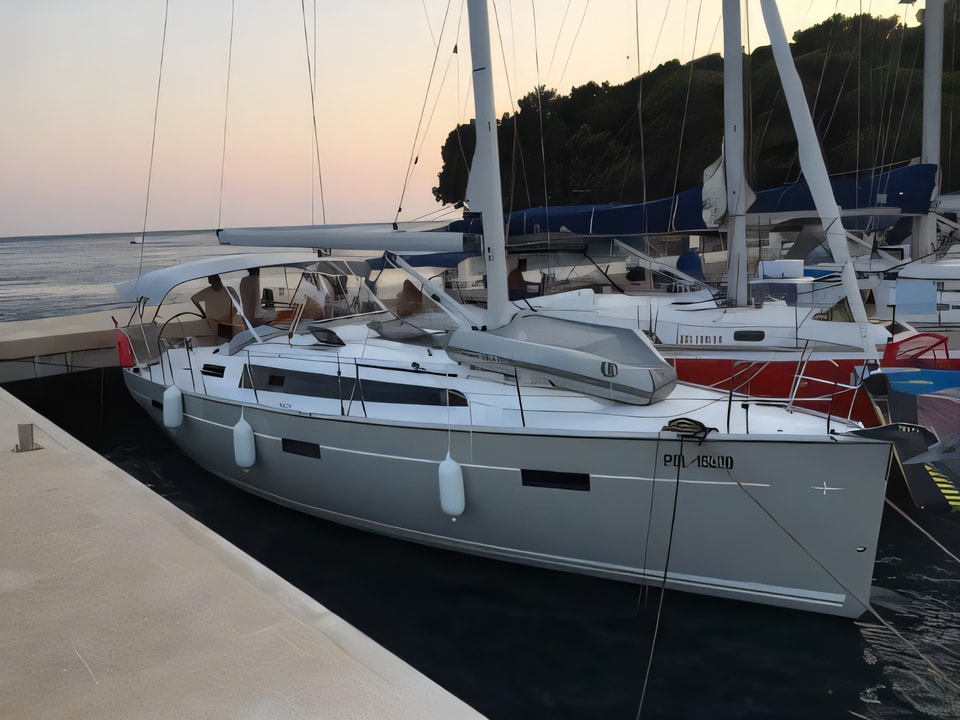 Exterior overview of Bavaria 37 Cruiser sail boat for charter from Sukosan Marina Dalmacija in the Zadar sailing area Croatia