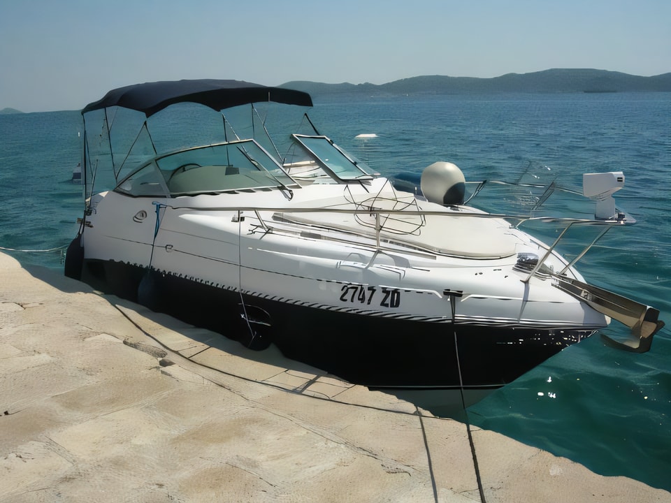 Four Winns 248 yacht layout 1 cabins Croatia charter