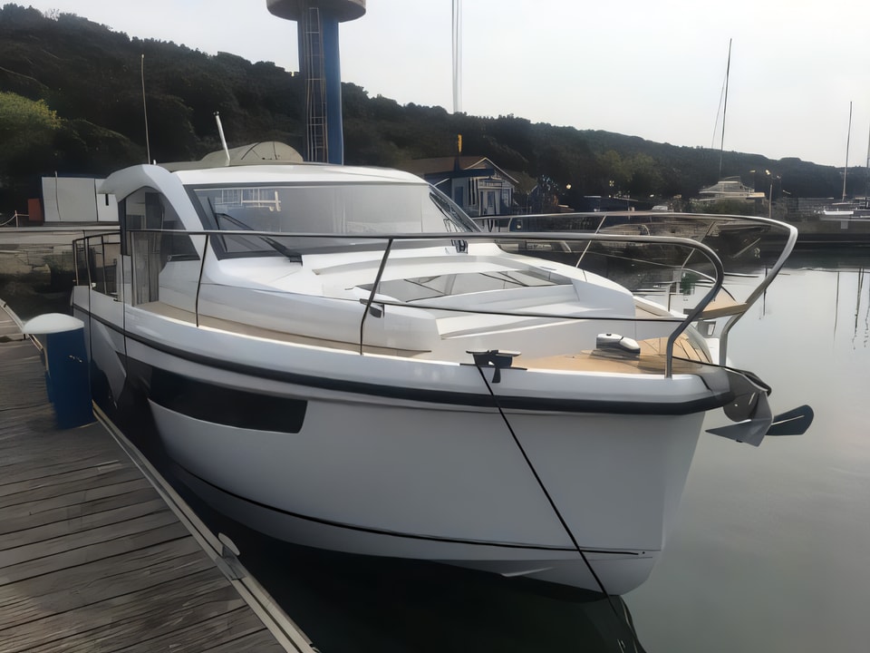 Sealine C330 motor boat for charter from Pula / Tehnomont Marina Veruda Istria / Kvarner sailing area Croatia