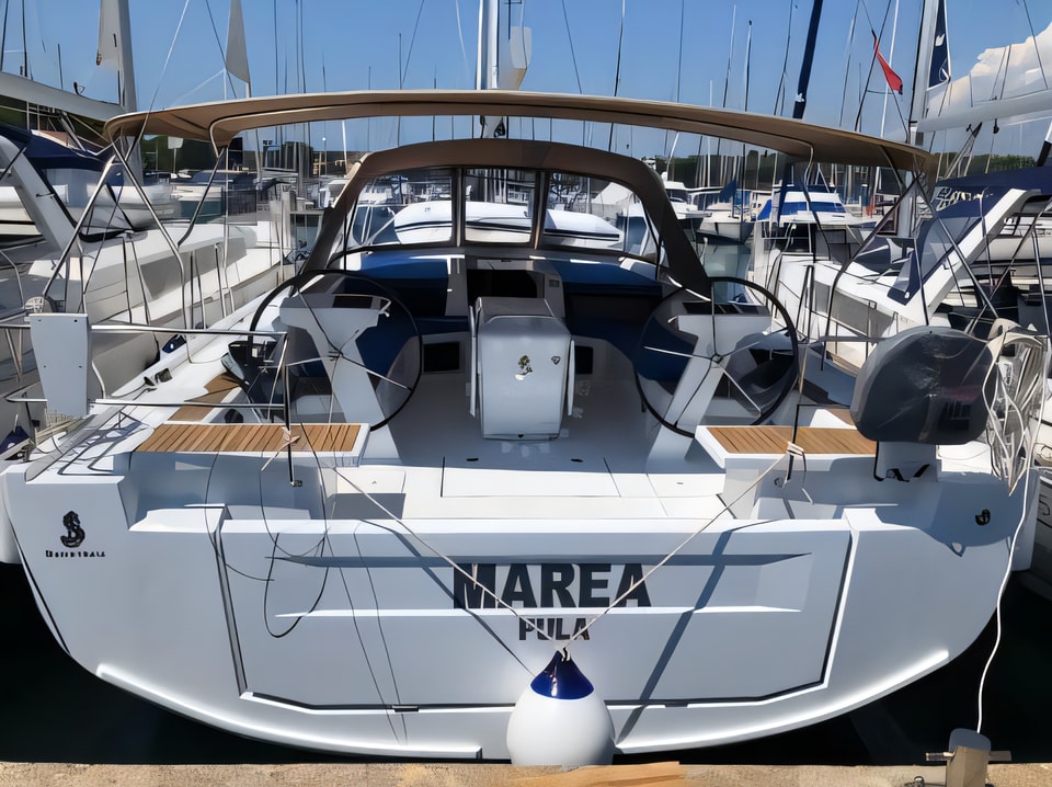Exterior overview of Oceanis 51.1 sail boat for charter from Marina Medulin in the Istria / Kvarner sailing area Croatia