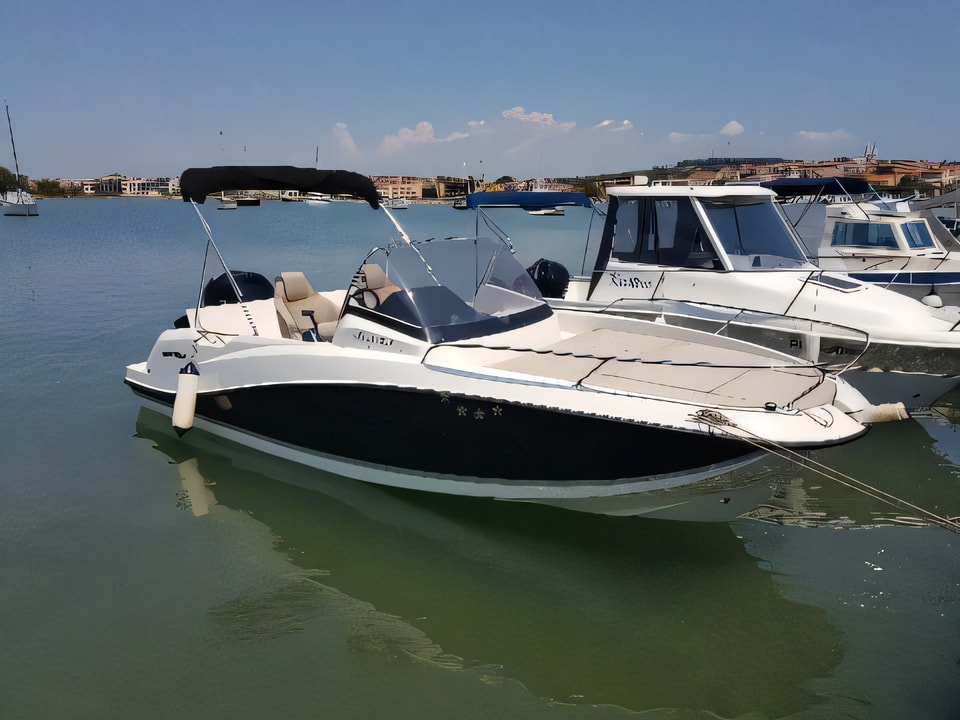 Quicksilver activ 605 sundeck motor boat for charter from Medulin / Marina Medulin Istria / Kvarner sailing area Croatia