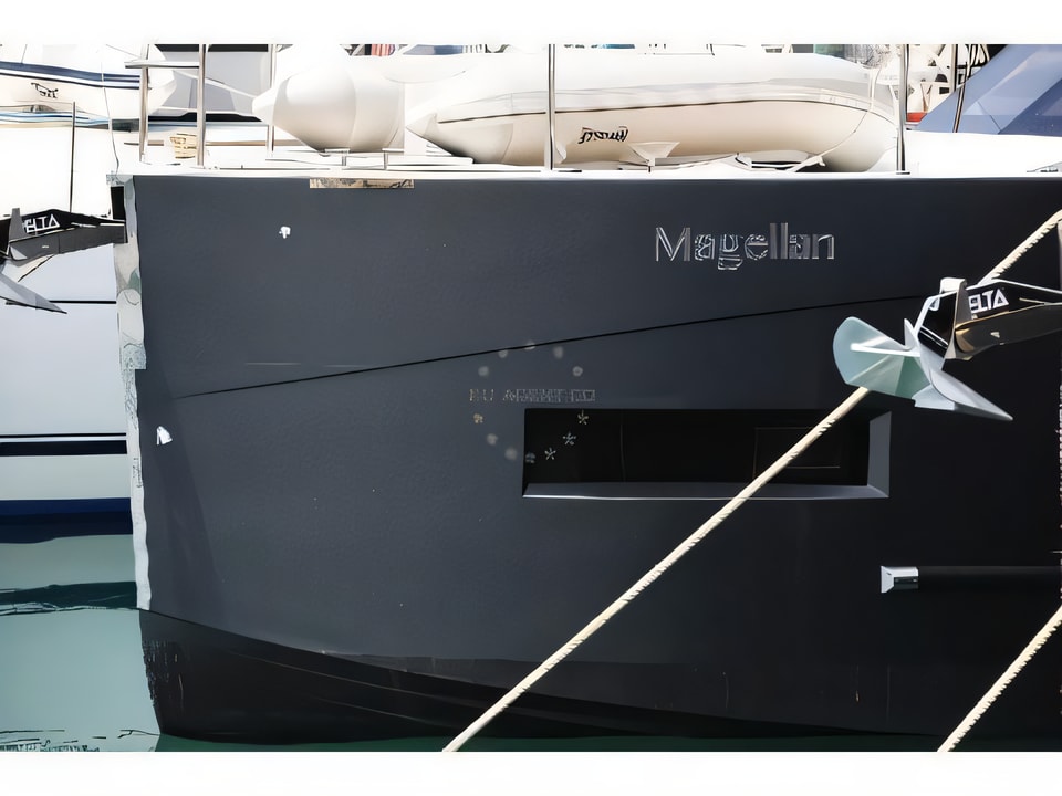 Exterior overview of Futura 40 Grand Horizon motor boat for charter from Sukosan Marina Dalmacija in the Zadar sailing area Croatia