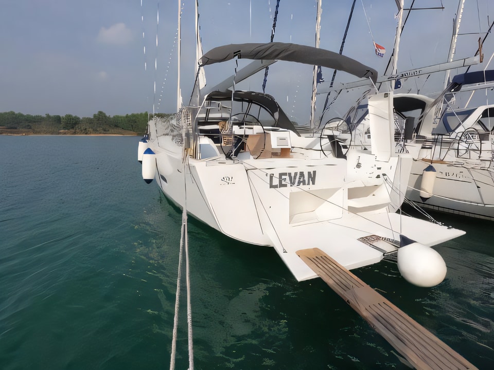 Exterior overview of Dufour 430 Grand Large sail boat for charter from Marina Medulin in the Istria / Kvarner sailing area Croatia