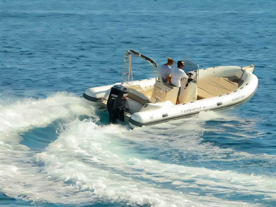 Layout of TEMPEST 650 + Suzuki 200 motor boat with 0 cabins Croatia yacht charter