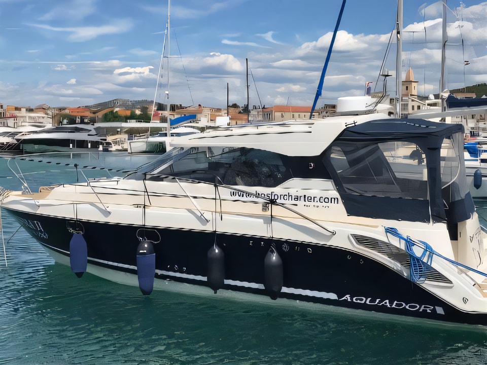 Exterior overview of Aquador 28 HT motor boat for charter from Pirovac in the Sibenik sailing area Croatia