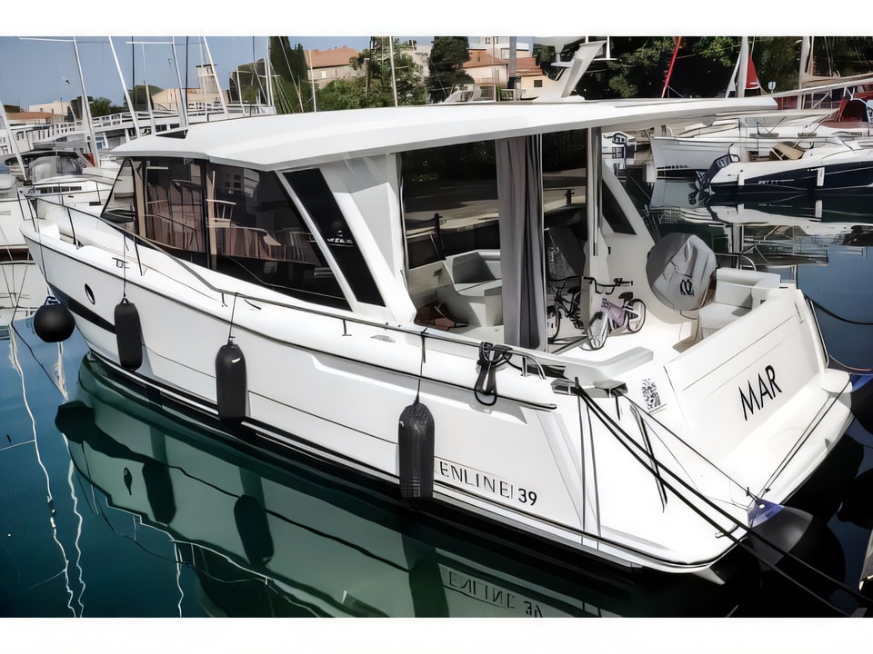 Exterior overview of Greenline 39 motor boat for charter from Zadar Marina Zadar in the Zadar sailing area Croatia