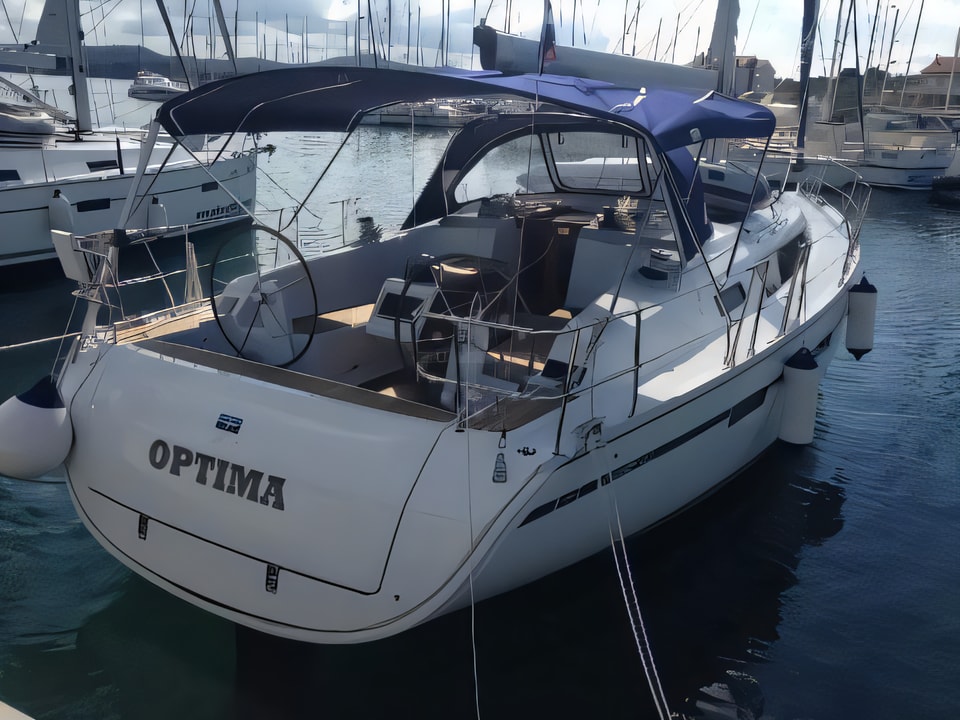 Exterior overview of Bavaria Cruiser41 sail boat for charter from Kastela Gomilica Marina in the Sibenik sailing area Croatia