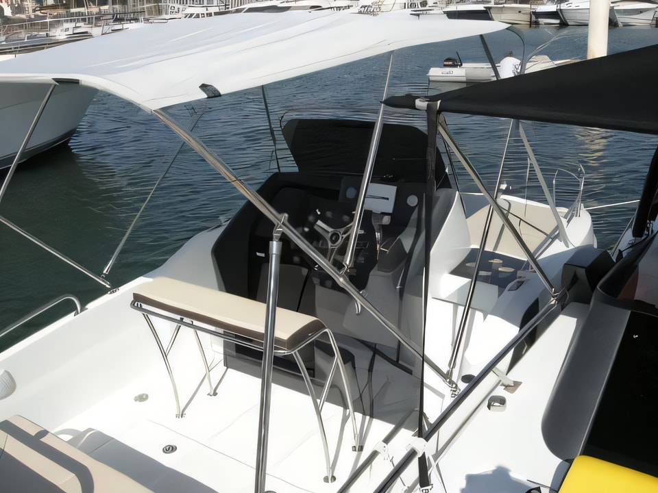Interior of Beneteau Flyer 5.5 Sundeck motor boat with 1 cabins Croatia yacht charter