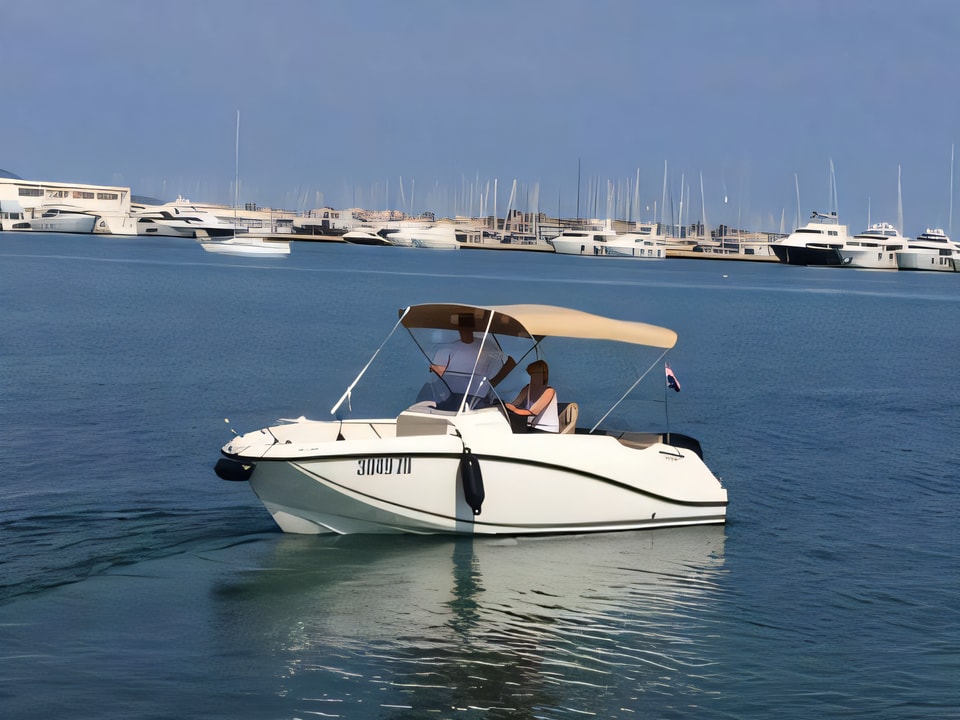 Quicksilver Activ 555 motor boat for charter from Sukosan / Brodogradiliste Filipi Zadar sailing area Croatia