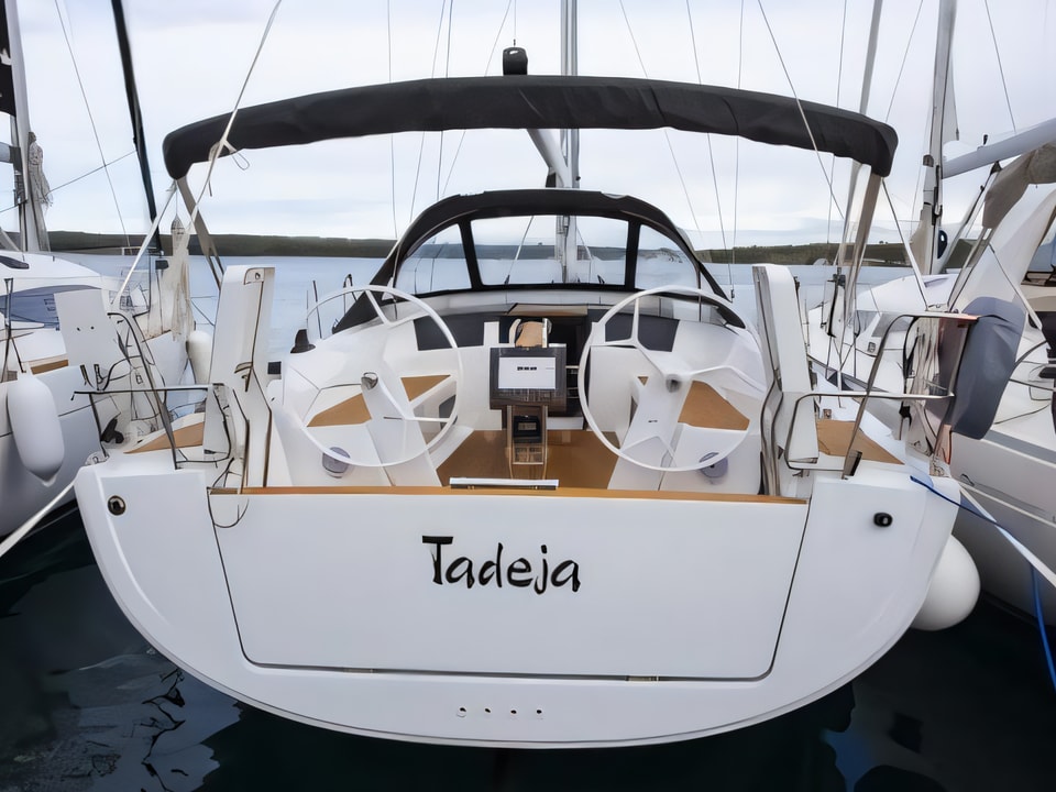 Exterior overview of Hanse 388 sail boat for charter from Pula ACI Marina in the Istria / Kvarner sailing area Croatia