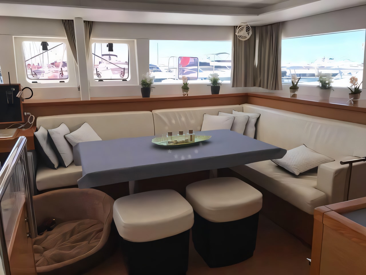 Lagoon 450 F yacht layout 6 cabins Croatia charter
