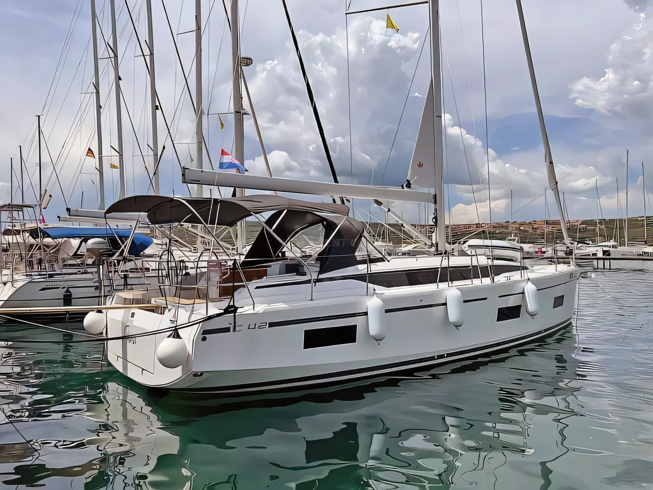 Exterior overview of Bavaria C42 sail boat for charter from Krk Marina Punat in the Istria / Kvarner sailing area Croatia