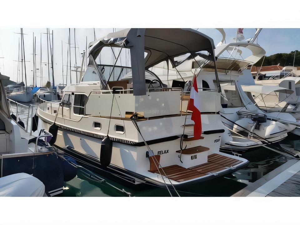 Exterior overview of Linssen GS 30.9 AC motor boat for charter from SCT Marina Trogir in the Split sailing area Croatia