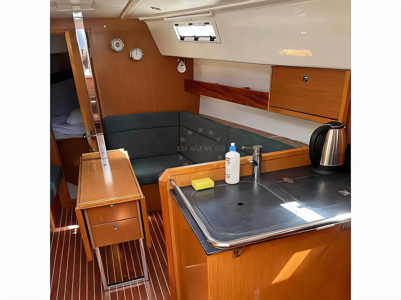 Layout of Bavaria Cruiser 32 sail boat with 2 cabins Croatia yacht charter