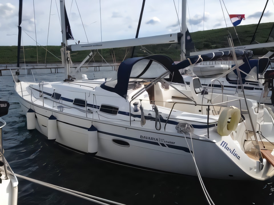 Exterior overview of Bavaria 39 Cruiser sail boat for charter from Krk Marina Punat in the Istria / Kvarner sailing area Croatia