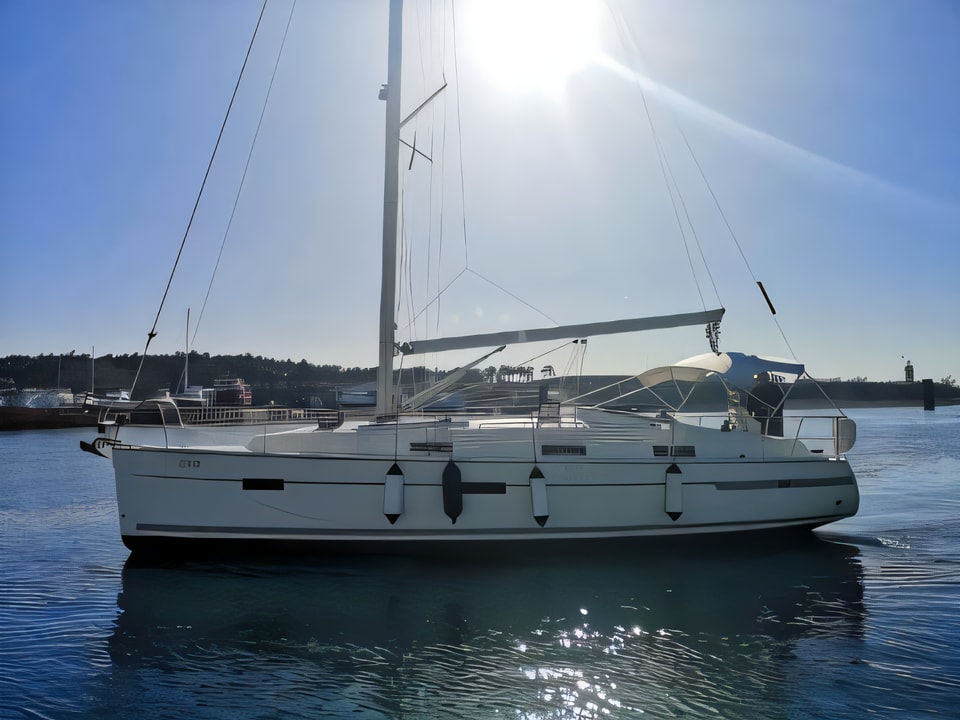 Exterior overview of Bavaria 36 sail boat for charter from Kraljevica Port Porto in the Istria / Kvarner sailing area Croatia