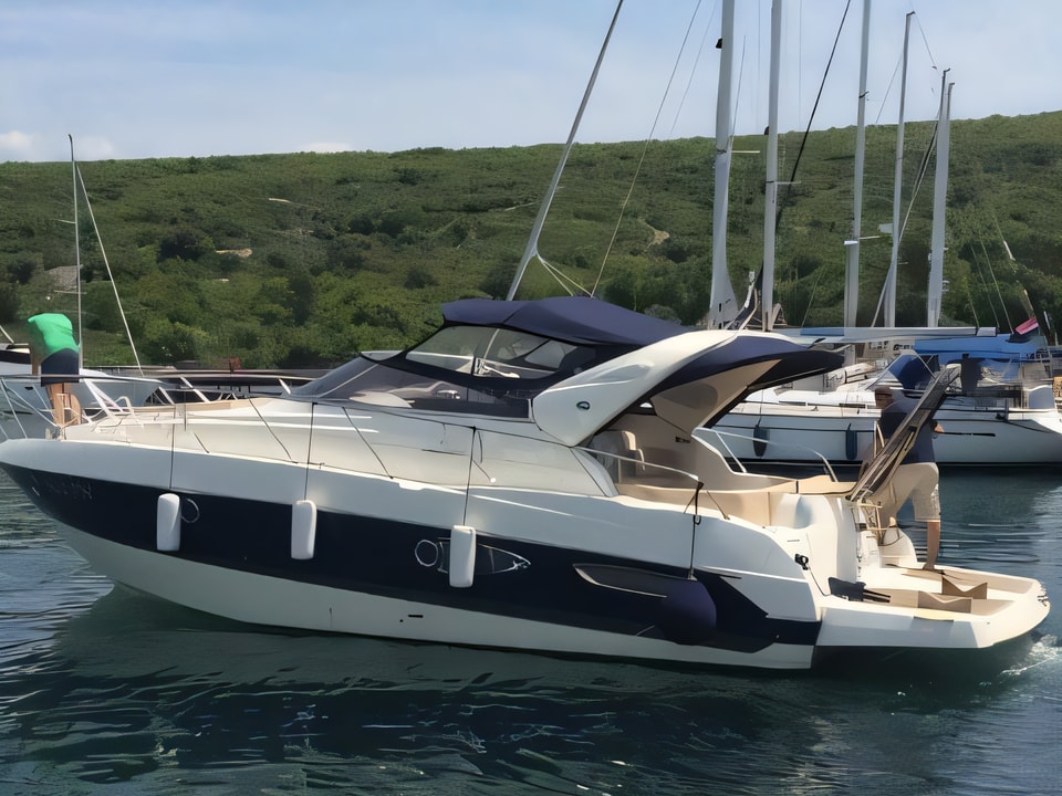 Cranchi Zaffiro 36 motor boat for charter from Punat, Krk / Marina Punat Istria / Kvarner sailing area Croatia