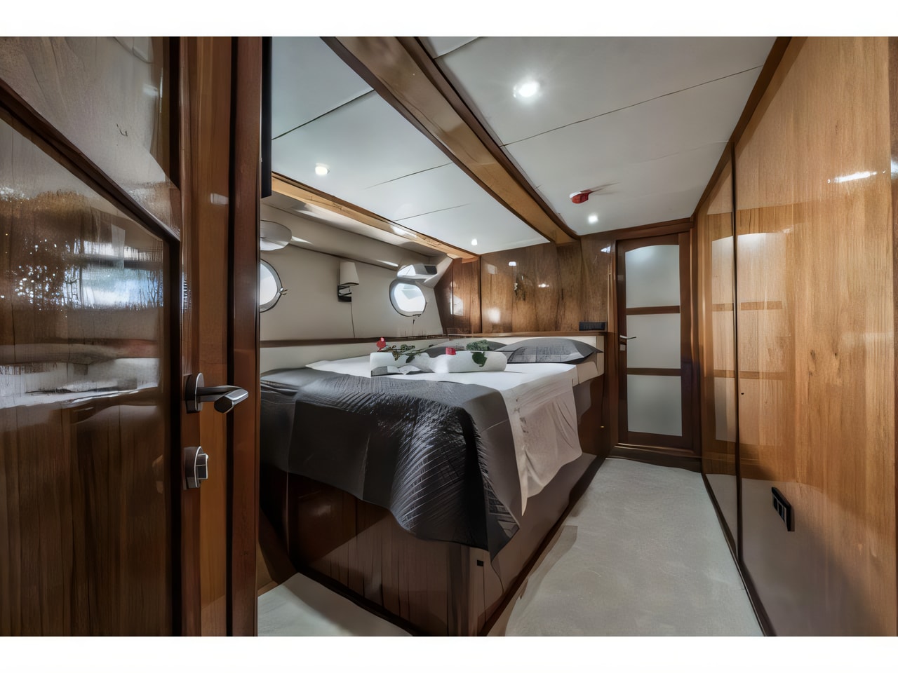 Layout of Gulet Adriatic Breeze gulet or cruiser with 5 cabins Croatia yacht charter