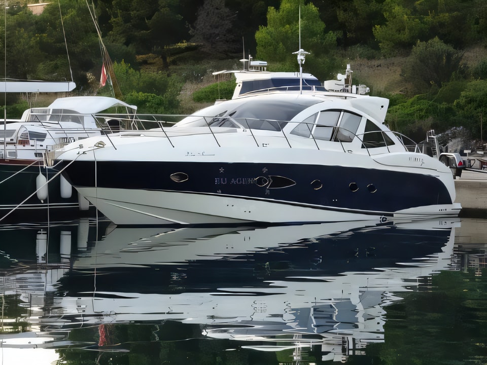 Exterior overview of Azimut 50 motoryacht for charter from Podstrana Marina Lav in the Split sailing area Croatia