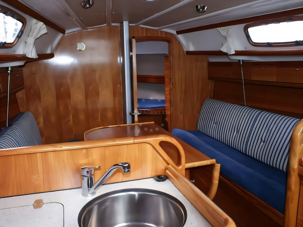 Layout of Bavaria 30 sail boat with 2 cabins Croatia yacht charter
