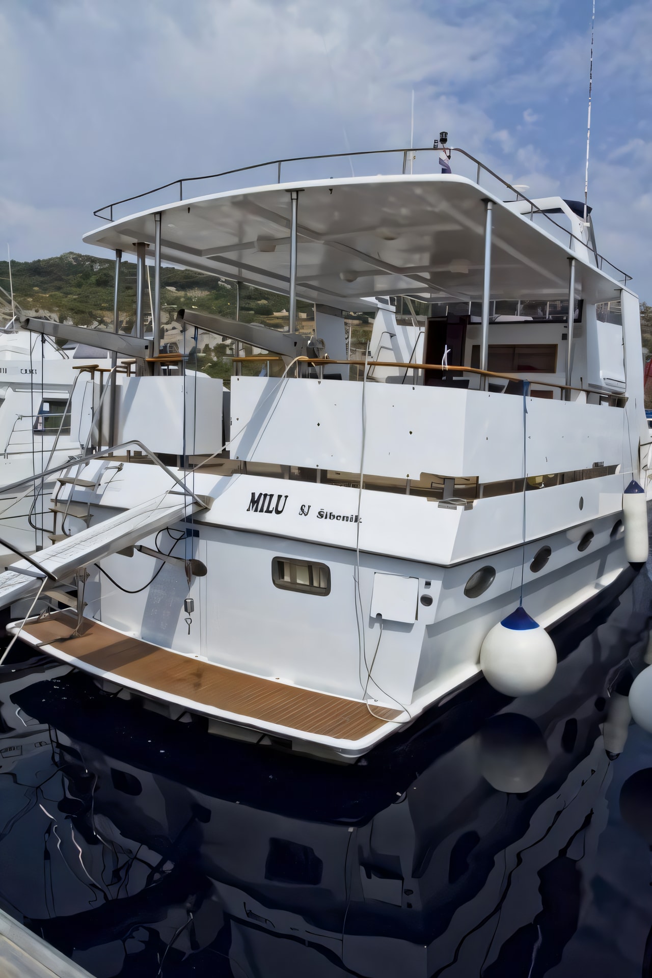 Layout of Staryacht 1670 motoryacht with 4 cabins Croatia yacht charter