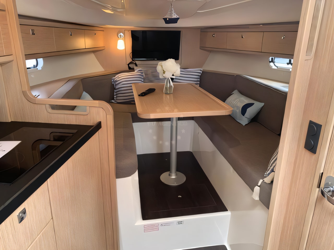 Layout of Bavaria S29 OPEN motor boat with 2 cabins Croatia yacht charter