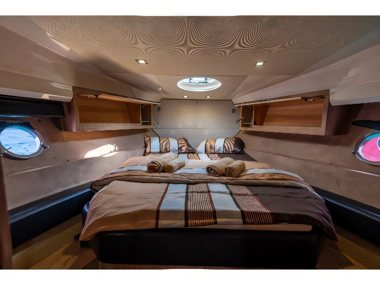 Layout of Sessa C38 motoryacht with 2 cabins Croatia yacht charter