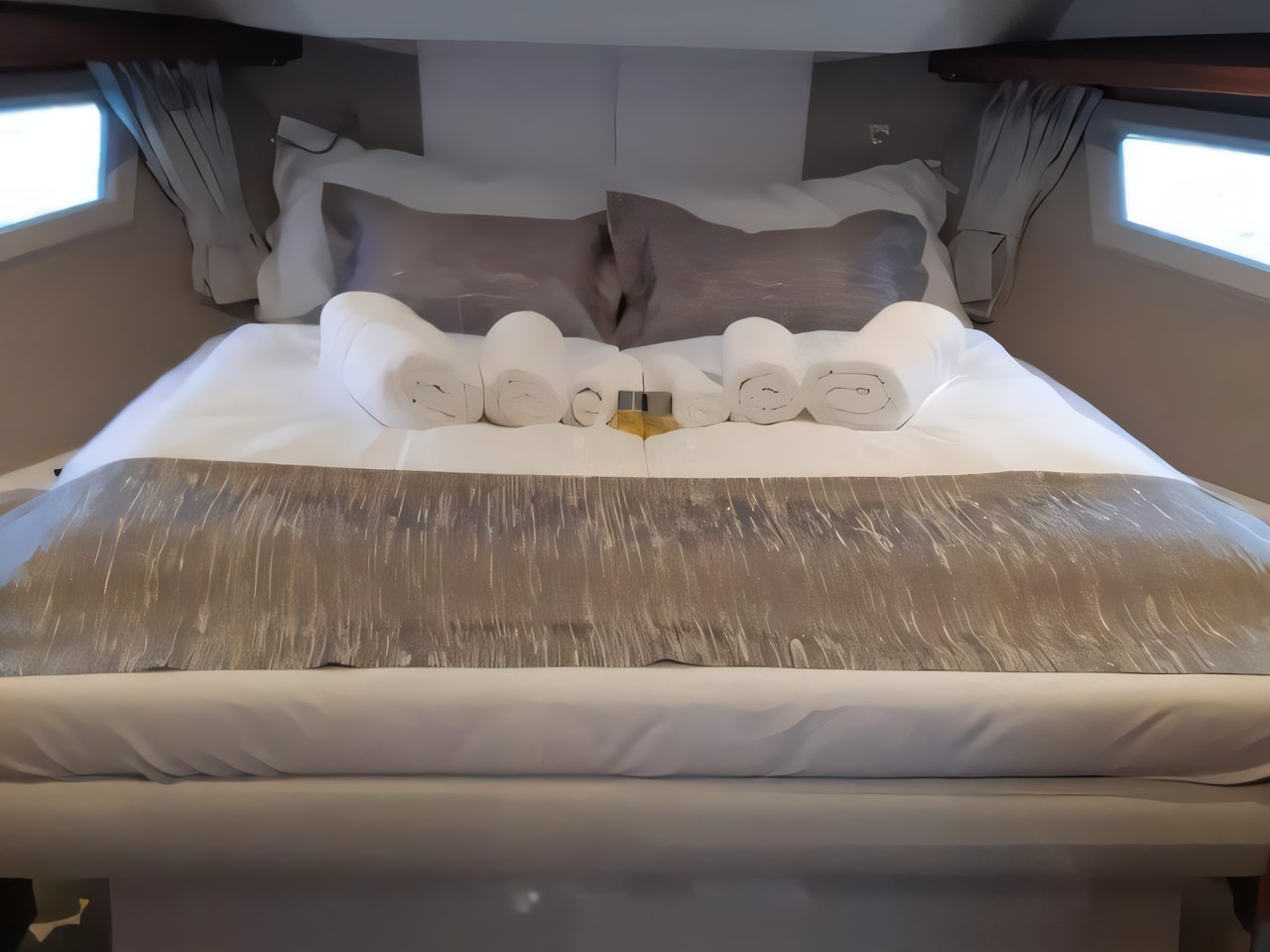 Layout of Grandezza 37CA motoryacht with 2 cabins Croatia yacht charter
