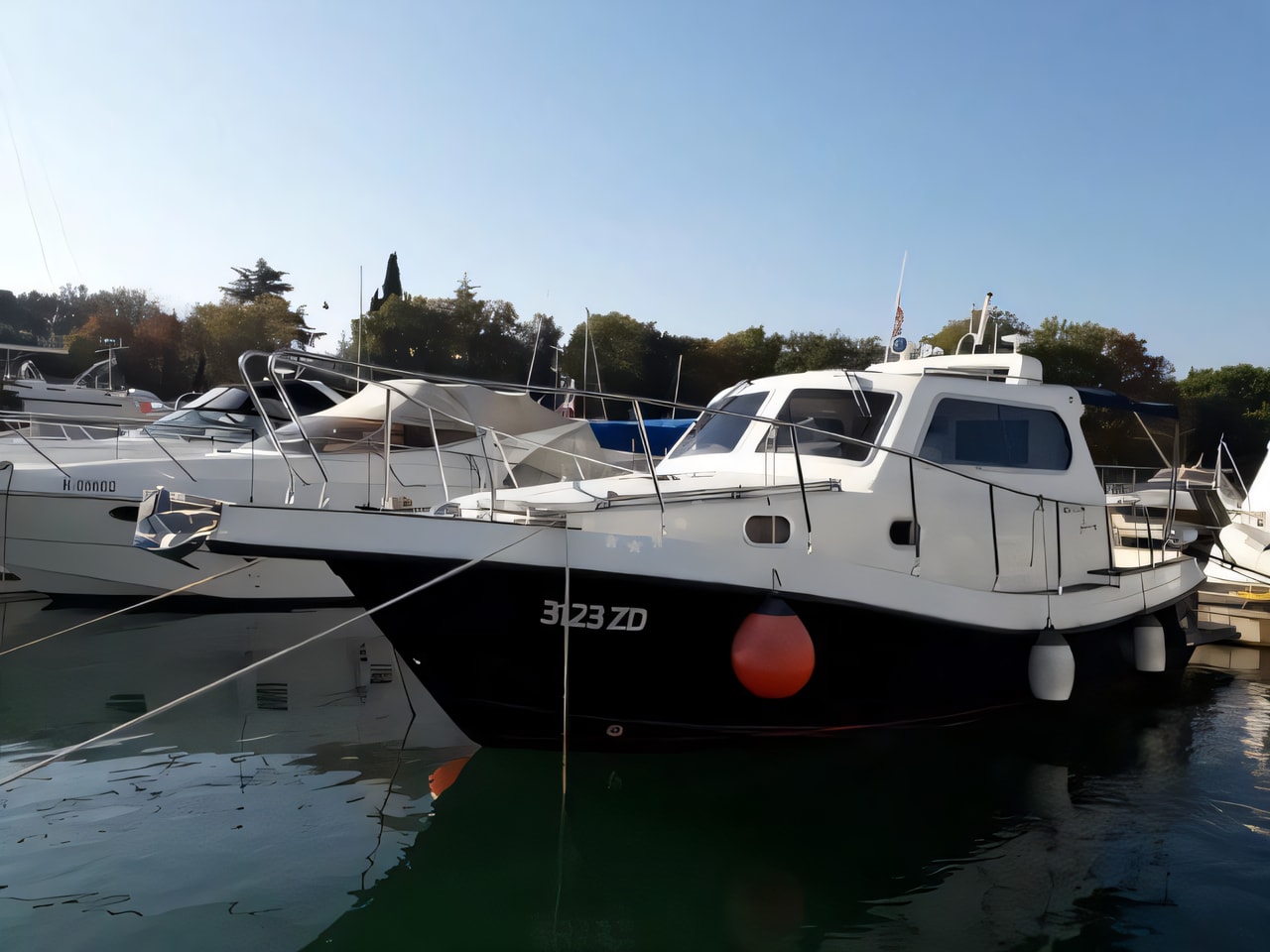Exterior overview of Damor 980 Fjera motor boat for charter from Pirovac in the Sibenik sailing area Croatia