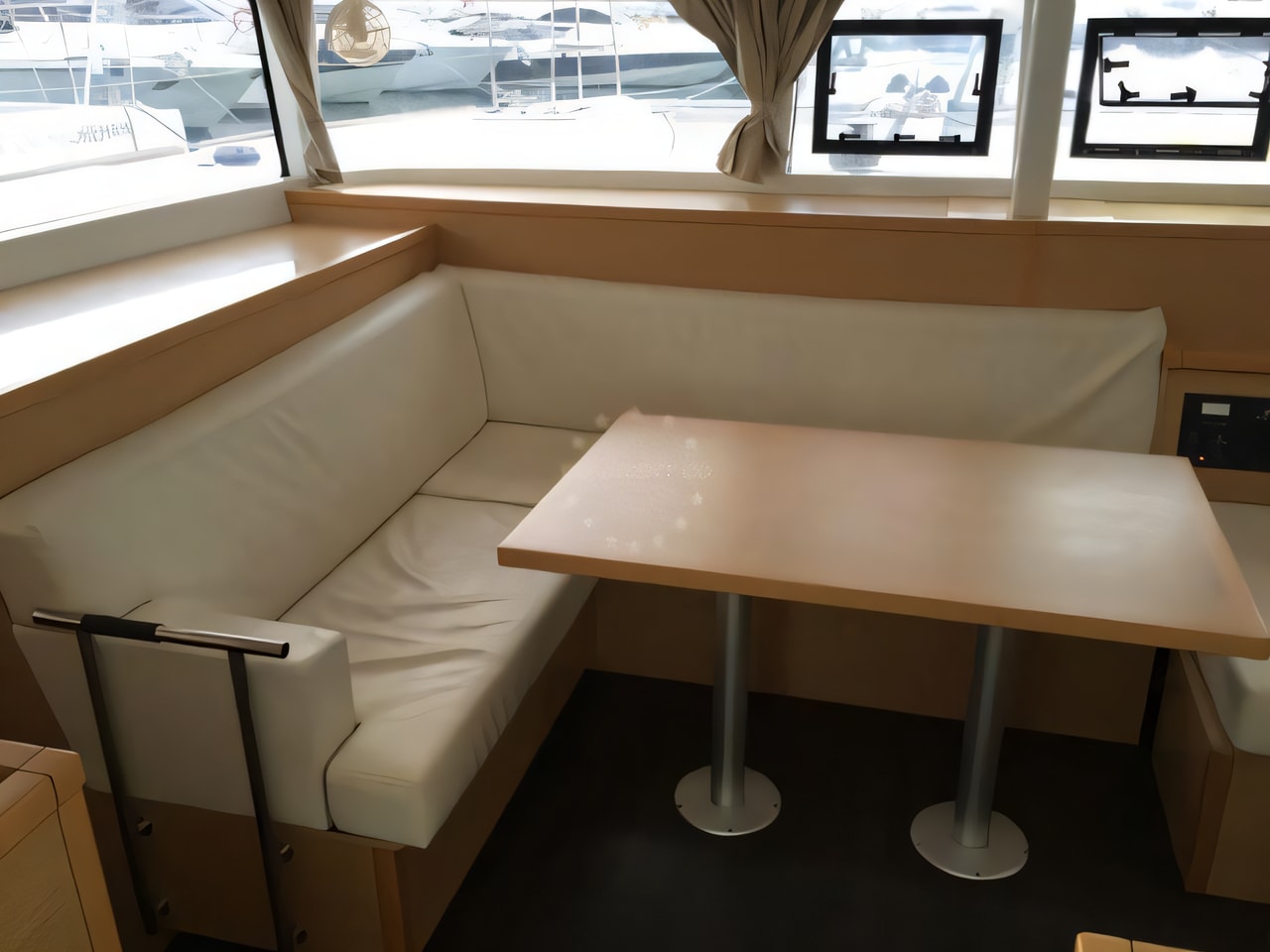 Layout of Lagoon 400 S2 catamaran with 4 cabins Croatia yacht charter