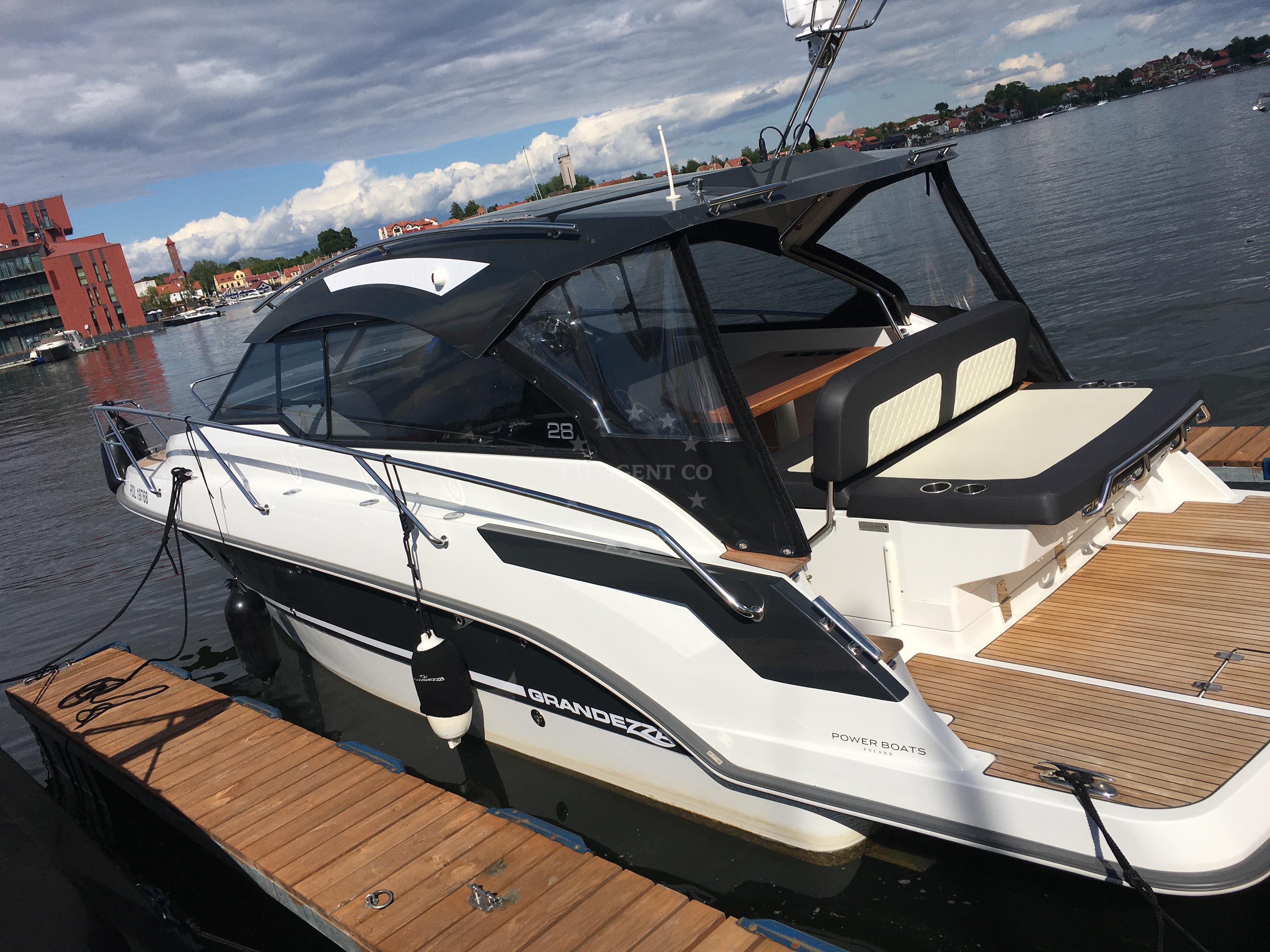 Exterior overview of Grandezza 280C motor boat for charter from Sukosan Marina Dalmacija in the Zadar sailing area Croatia