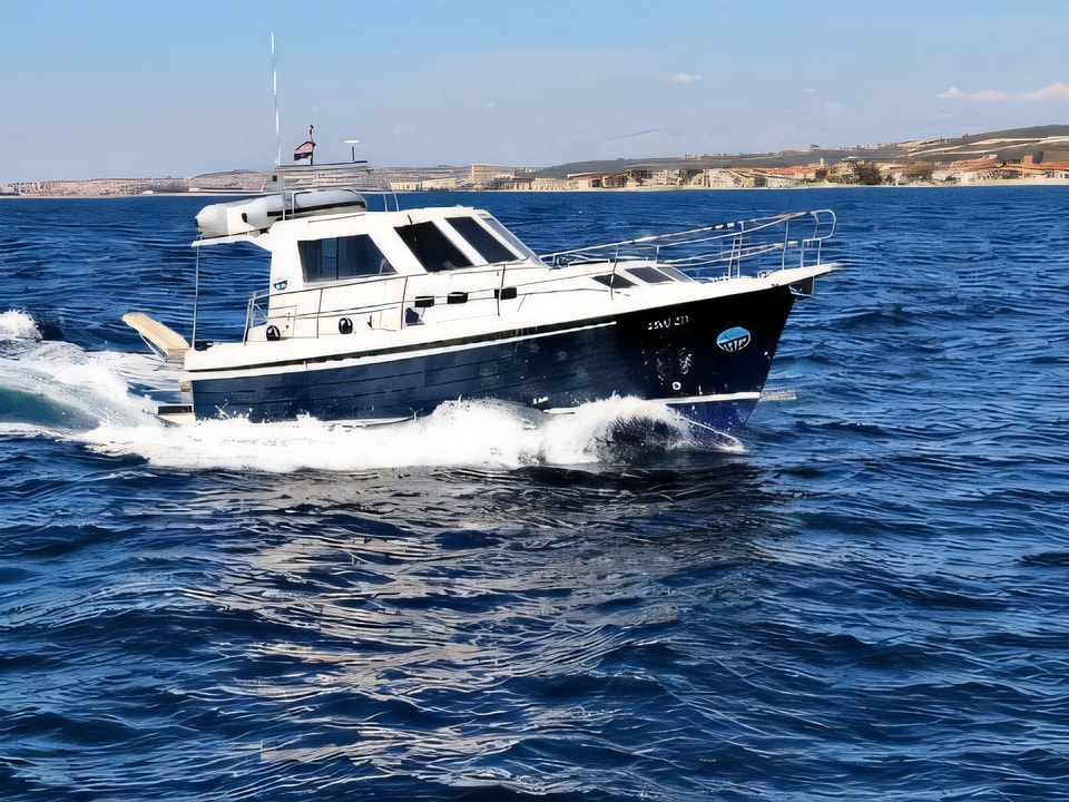 Exterior overview of ADRIA 1002V BT motor boat for charter from Sukosan Marina Dalmacija in the Zadar sailing area Croatia