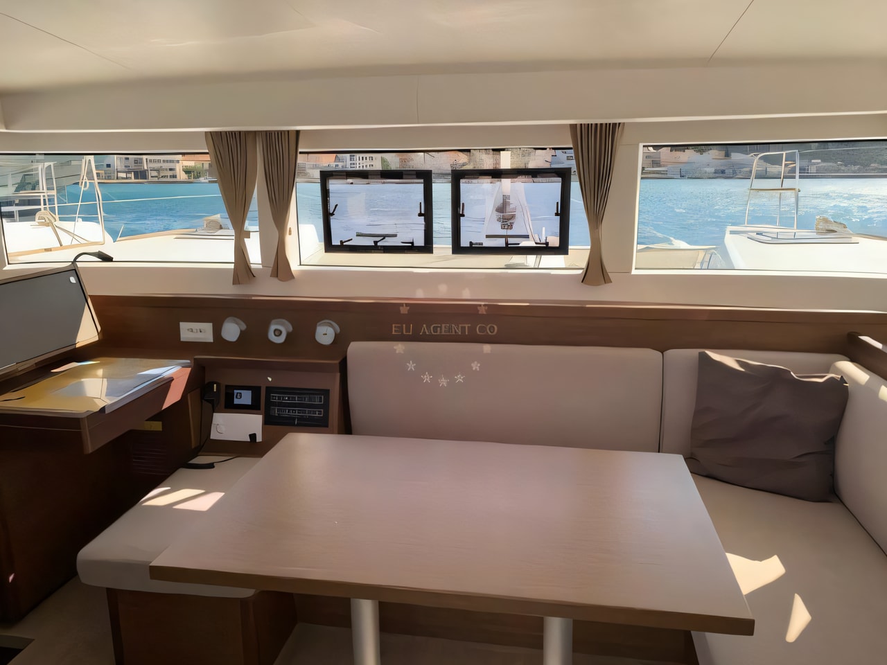Layout of Lagoon 40 catamaran with 6 cabins Croatia yacht charter