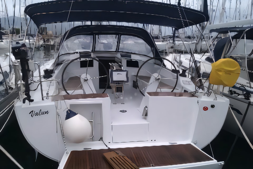Exterior overview of Hanse 415 sail boat for charter from Marina Medulin in the Istria / Kvarner sailing area Croatia