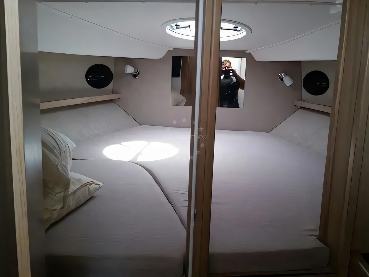 Layout of Mirakul 30 Sport SE motor boat with 2 cabins Croatia yacht charter
