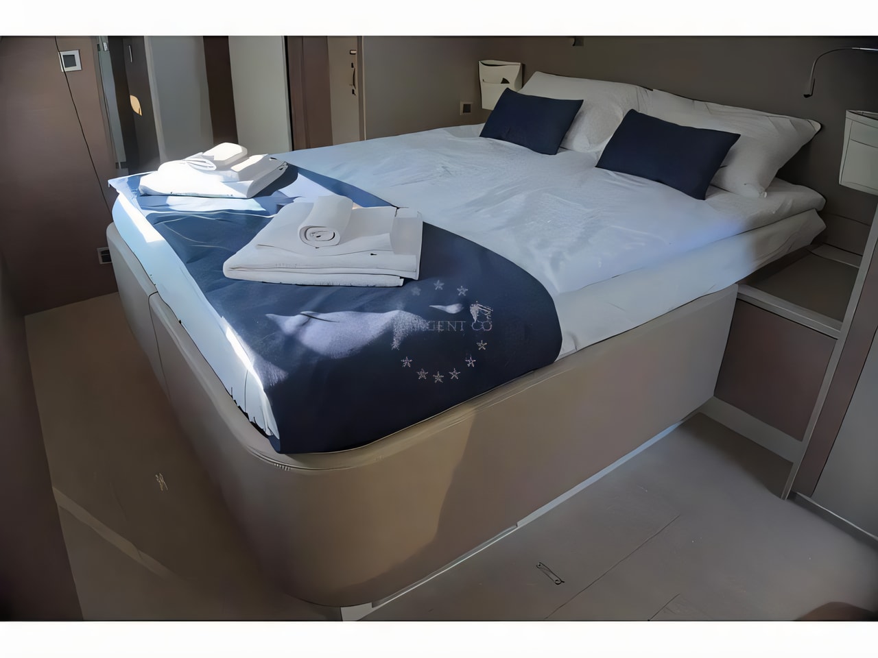 Layout of Bali 5.4 catamaran with 5 cabins Croatia yacht charter