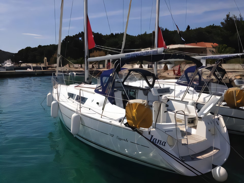 Exterior overview of Sun Odyssey 32i sail boat for charter from Rogoznica Marina Frapa in the Sibenik sailing area Croatia