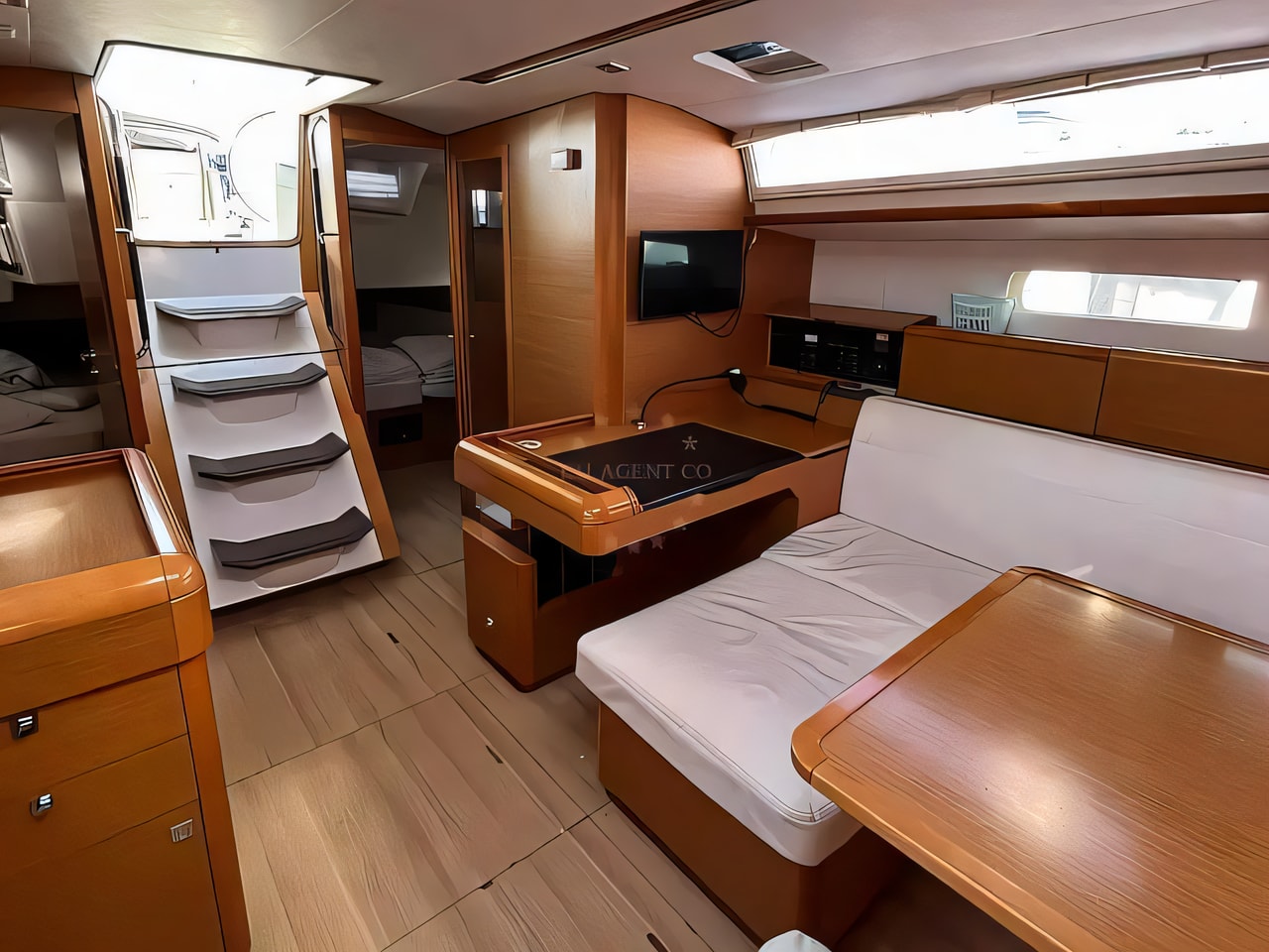 Layout of Sun Odyssey 519 sail boat with 5 cabins Croatia yacht charter