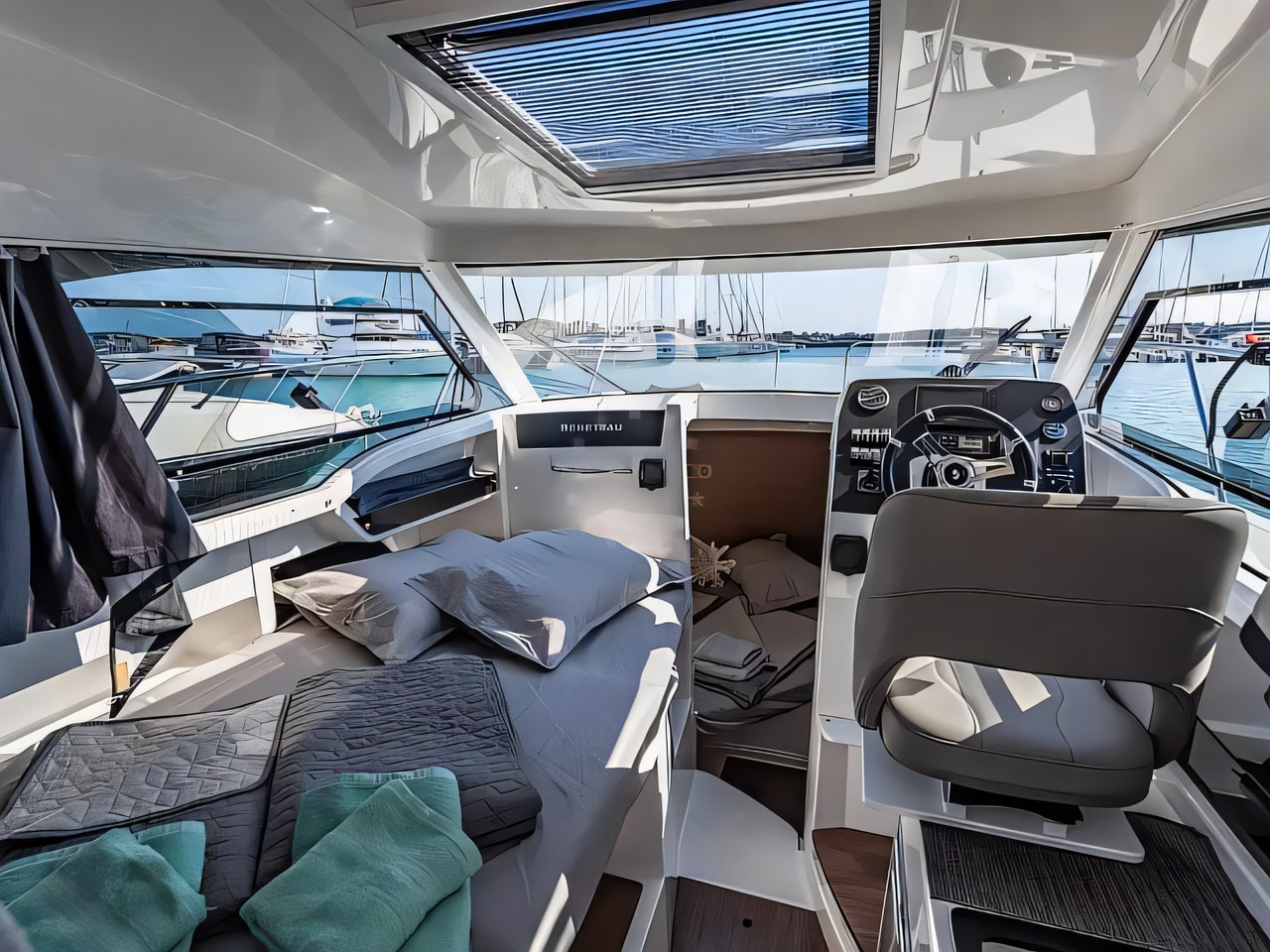 Layout of Antares 8 motor boat with 1 cabins Croatia yacht charter
