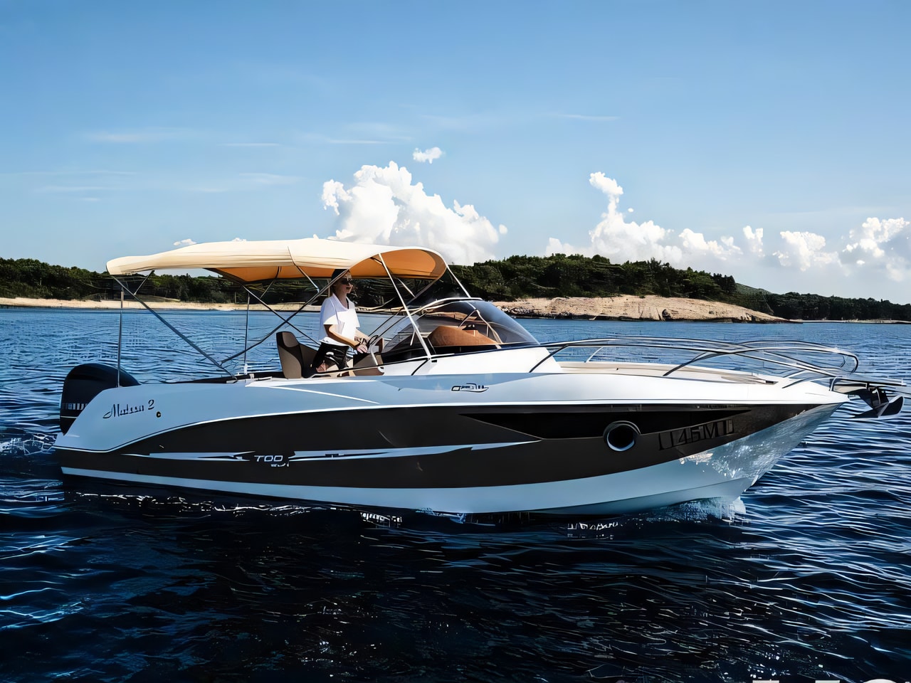 Exterior overview of Galeon Galia 700 Sundeck motor boat for charter from Mali Losinj in the Istria / Kvarner sailing area Croatia