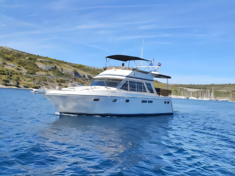 Exterior overview of Yaretti 1570 Heck motoryacht for charter from Primosten Marina Kremik in the Sibenik sailing area Croatia
