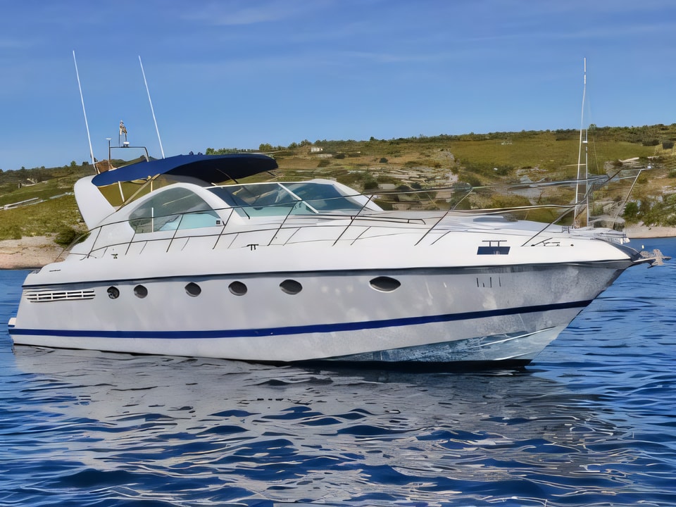 Fairline Targa 48 motor yacht for charter from Primosten / Marina Kremik Sibenik sailing area Croatia