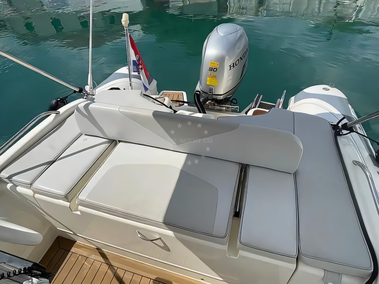 Layout of Jokerboat Wide 520 motor boat with 0 cabins Croatia yacht charter