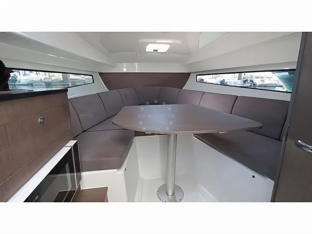 Layout of Beneteau Flyer 8 Sundeck motor boat with 1 cabins Croatia yacht charter