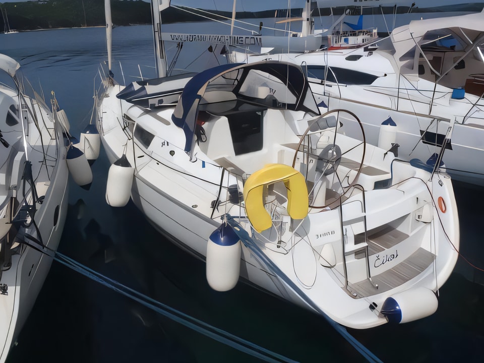 Exterior overview of Sun Odyssey 32 i sail boat for charter from Mali Losinj in the Istria / Kvarner sailing area Croatia